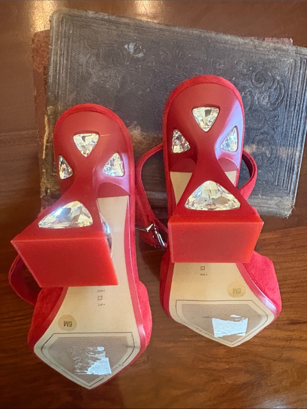 Gianni‎ Bini Tallia Red Suede Asymmetrical Jewel Embellished Pumps NEW - Picture 8 of 12